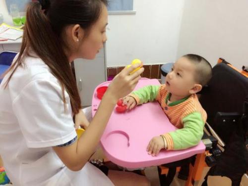 儿童语言发育迟缓的常见病因和治疗方法