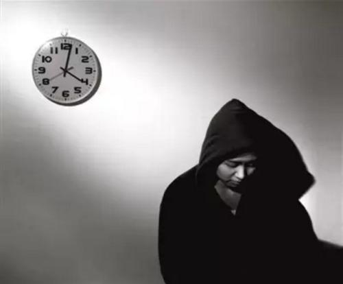 抑郁症和抑郁情绪不一样，抑郁症会危及生命