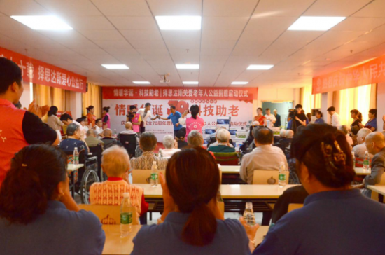 庆祝新中国成立70周年,择思达斯走进扬子敬老院开展关爱孤残老人爱心公益之行